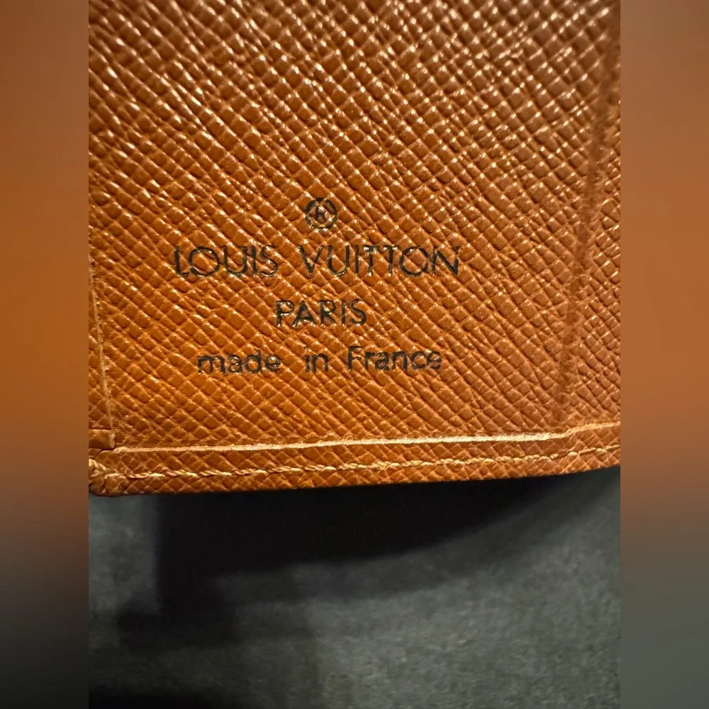 Louis Vuitton LV Taiga Leather Men's Wallet